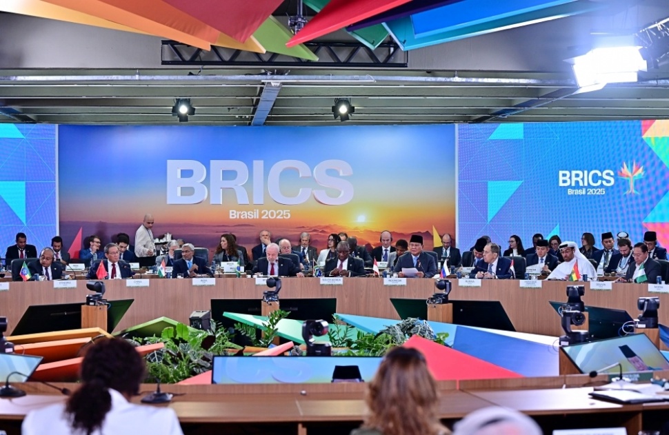 Presiden Prabowo Subianto menyampaikan sikap Indonesia terkait isu perdamaian dunia di sesi pleno Konferensi Tingkat Tinggi atau KTT BRICS 2025 di Museum of Modern Art (MAM), Rio de Janeiro, Brasil, Minggu (6/7/2025). [Foto: Biro Pers Sekretariat Presiden]