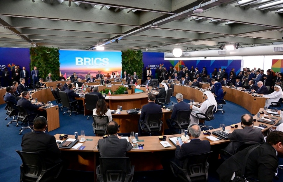 Presiden Prabowo Subianto menyampaikan sikap Indonesia terkait isu perdamaian dunia di sesi pleno Konferensi Tingkat Tinggi atau KTT BRICS 2025 di Museum of Modern Art (MAM), Rio de Janeiro, Brasil, Minggu (6/7/2025). [Foto: Biro Pers Sekretariat Presiden]