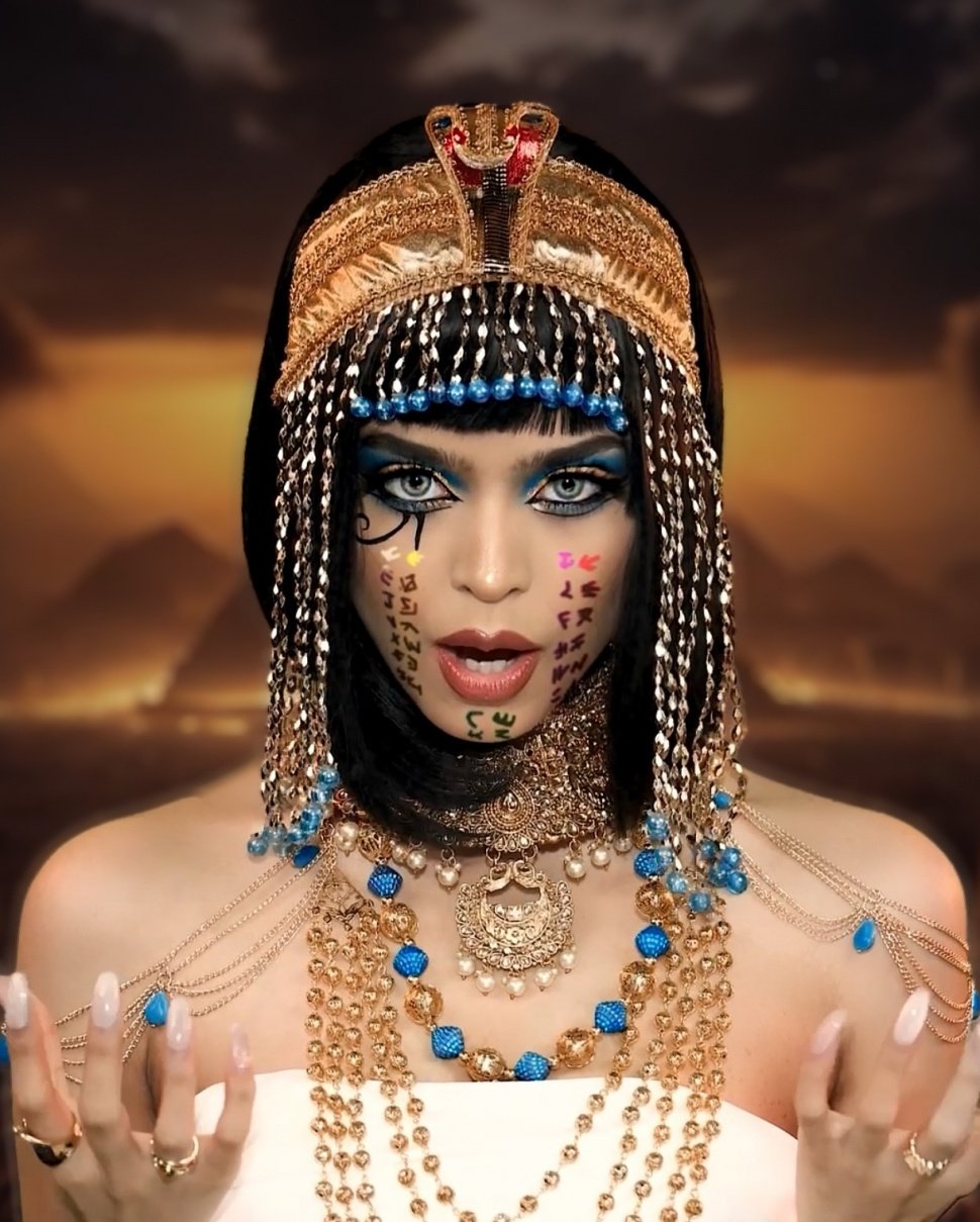 Tren Cleopatra Make Up [Instagram/jharnabhagwani]