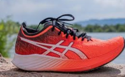 ASICS Novablast: