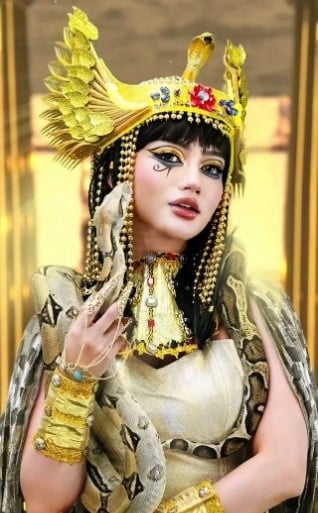 Tren Cleopatra Make Up [Instagram/nandaarsynt]