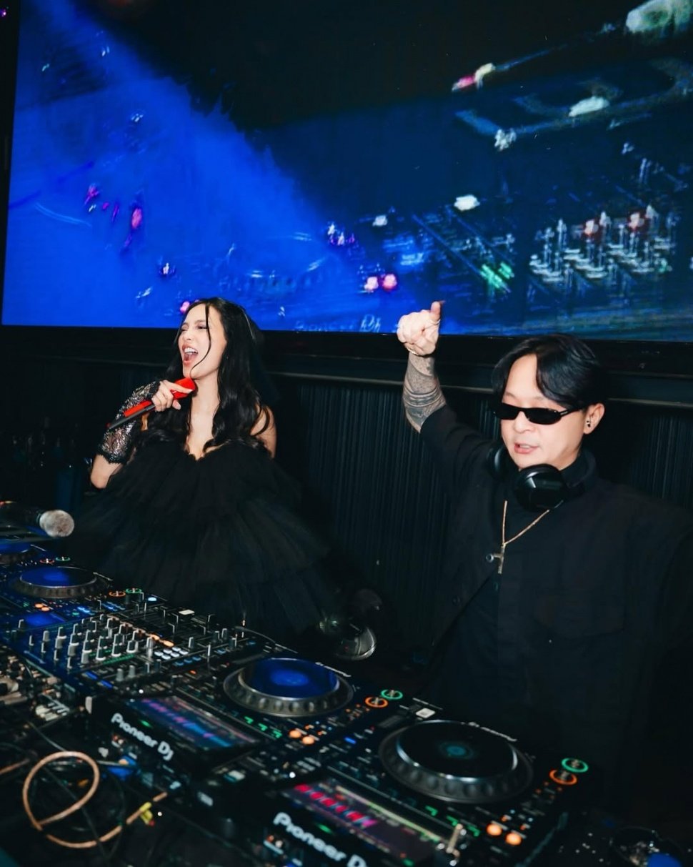 Erika Carlina mengonfirmasi kalau dirinya kini menjalin hubungan spesial dengan DJ Bravy. [Instagram]