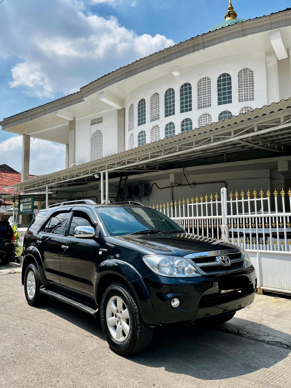 Toyota Fortuner (2006). (OLX)