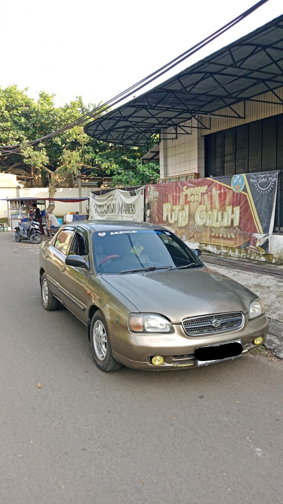 Suzuki Baleno (2000). (OLX)