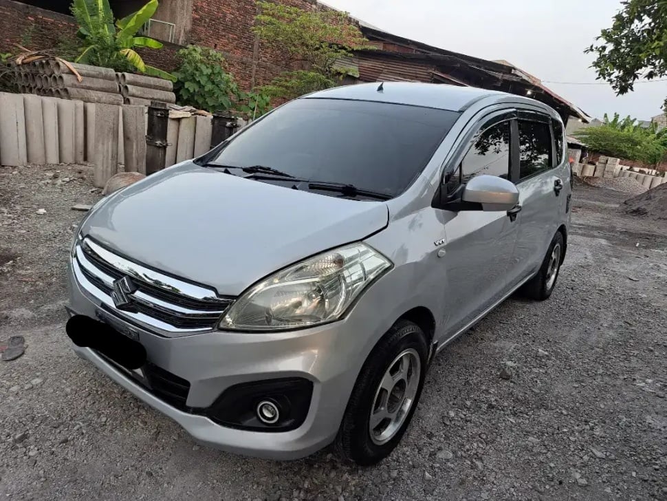 Suzuki Ertiga (2017). (OLX)