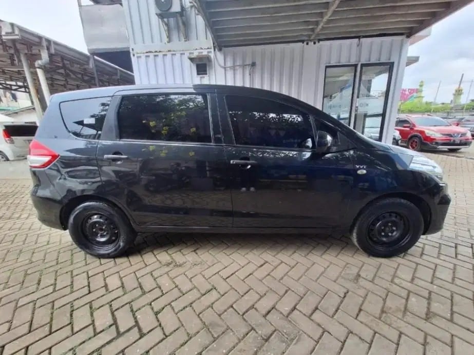 Suzuki Ertiga (2013). (OLX)