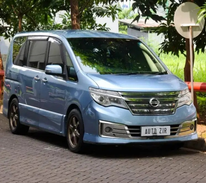 Nissan Serena 2015. (OLX)