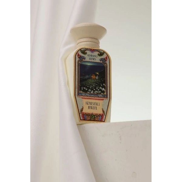 Parfum dengan aroma kemenyan. (Shopee)