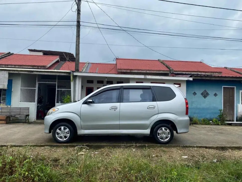 Daihatsu Xenia (2009). (OLX)