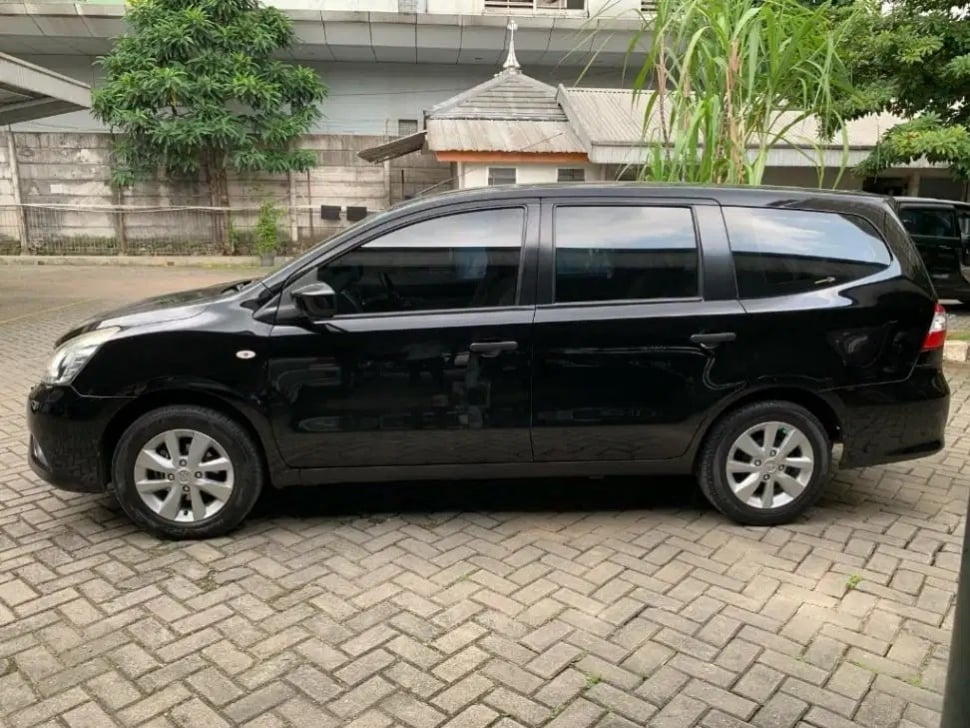 Nissan Grand Livina (2014). (OLX)