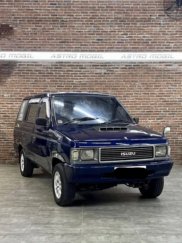 Isuzu Panther (1995). (OLX)