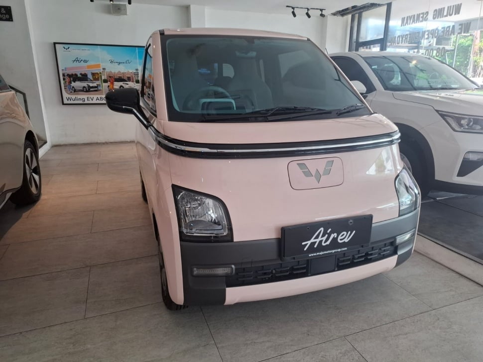 Wuling Air EV Lite jadi salah satu mobil listrik dengan harga terjangkau yang dibanderol dengan harga Rp 200 jutaan di Indonesia. (Foto: SUARA.com/Manuel Jeghesta)