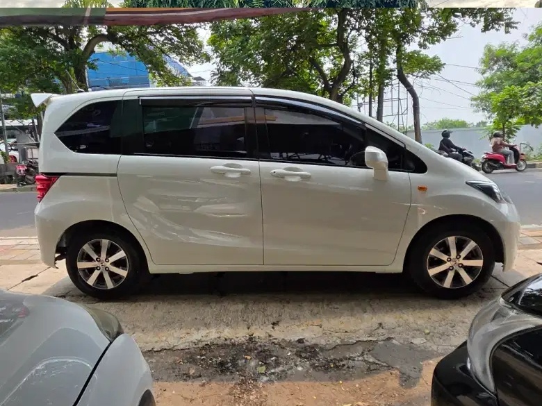 Mobil bekas Rp100 jutaan. (OLX)