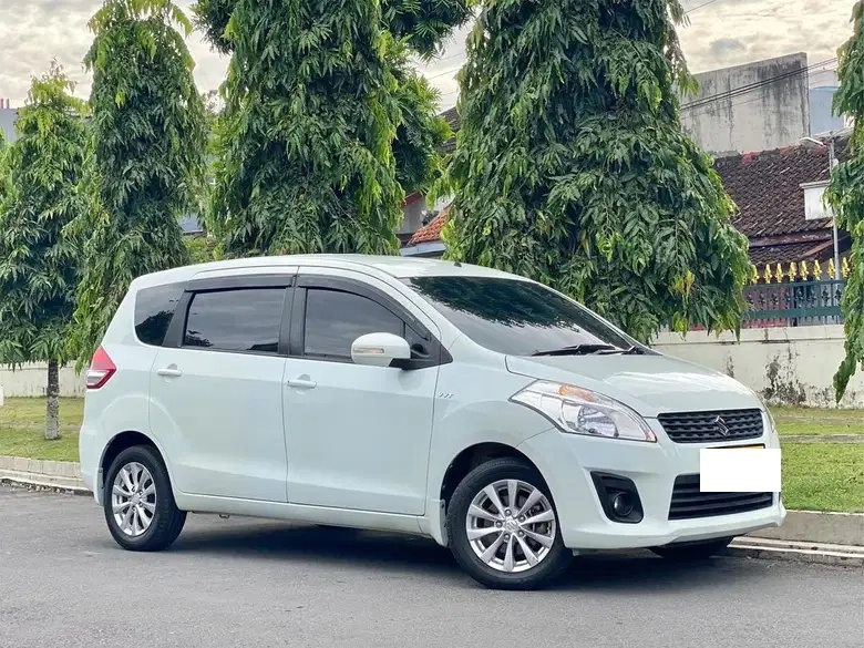 Mobil bekas Rp100 jutaan. (OLX)