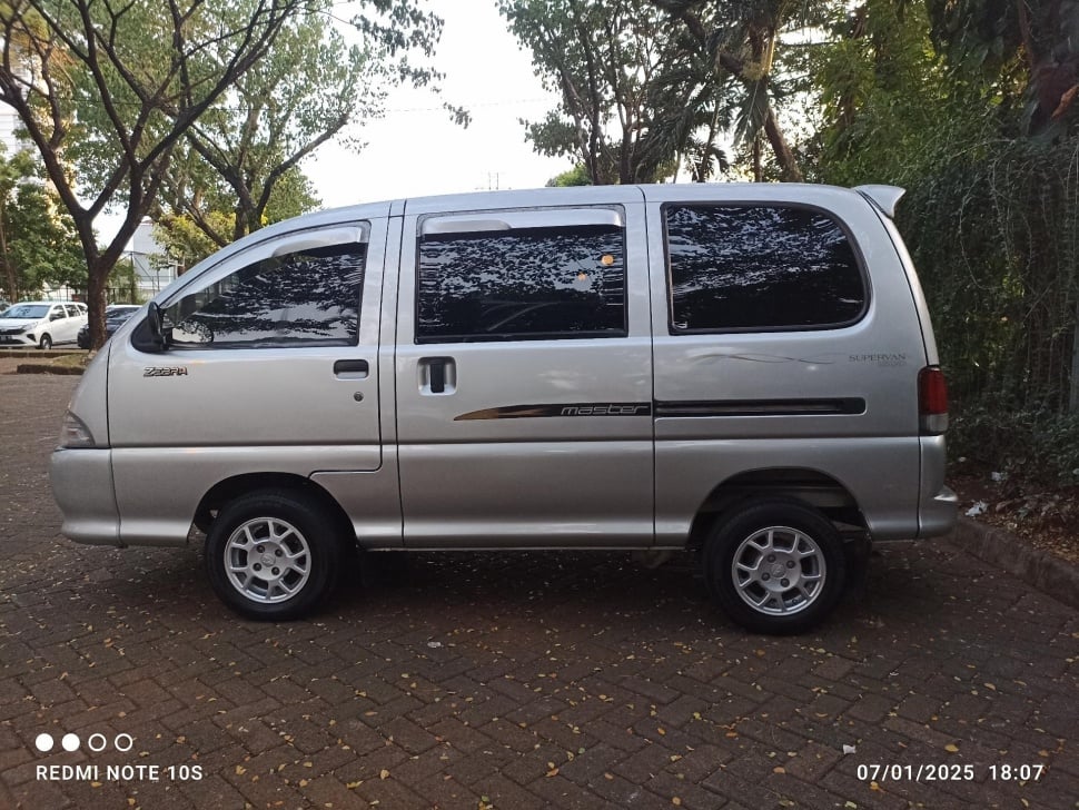 Daihatsu Espass (2006). (OLX)
