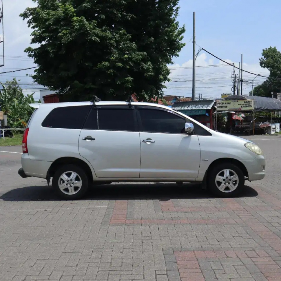 Toyota Kijang Innova (2007). (OLX)