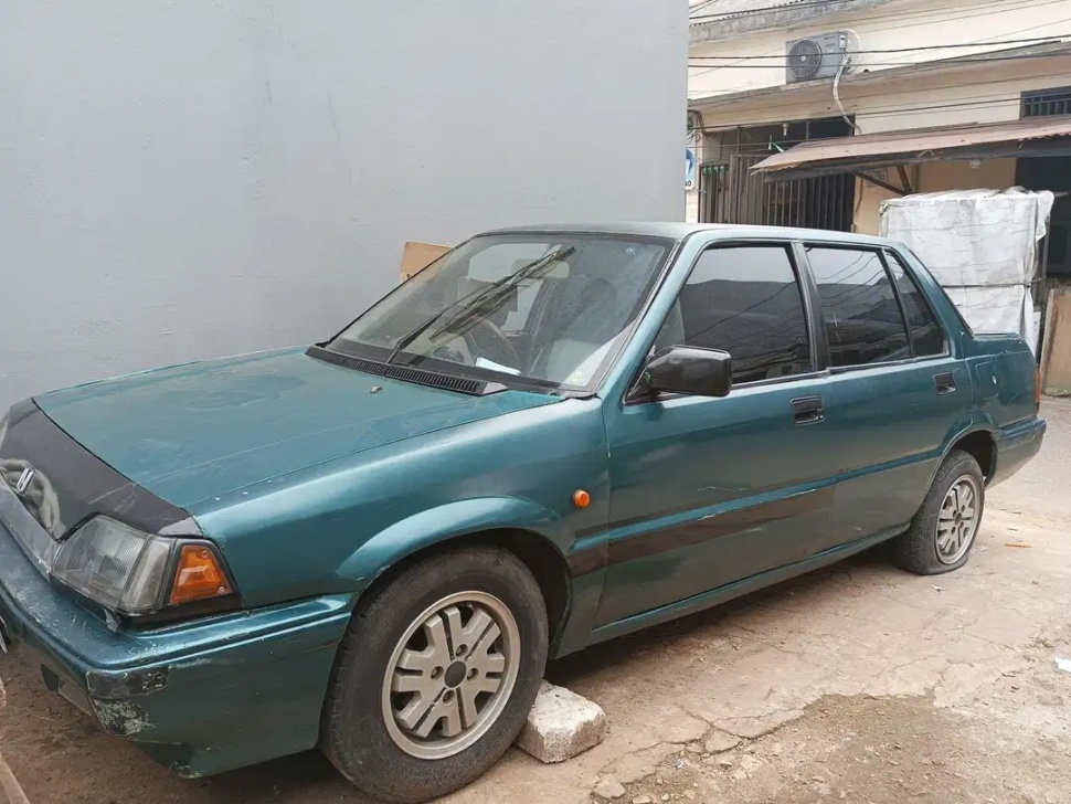 Honda Civic (1984). (OLX)