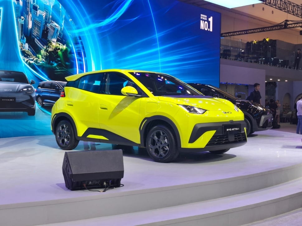 BYD melengkapi jajaran produk mobil listrik mereka di Indonesia dengan meluncurkan BYD Atto 1 dalam perhelatan otomotif Gaikindo Indonesia International Auto Show (GIIAS) 2025. (Foto: SUARA.com/Manuel Jeghesta)