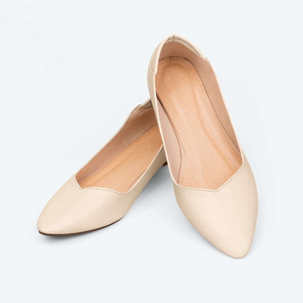 Sepatu warna nude [Freepik]