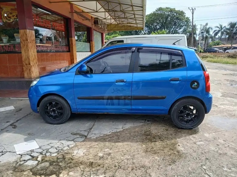 Mobil matic bekas Kia Picanto. (OLX)