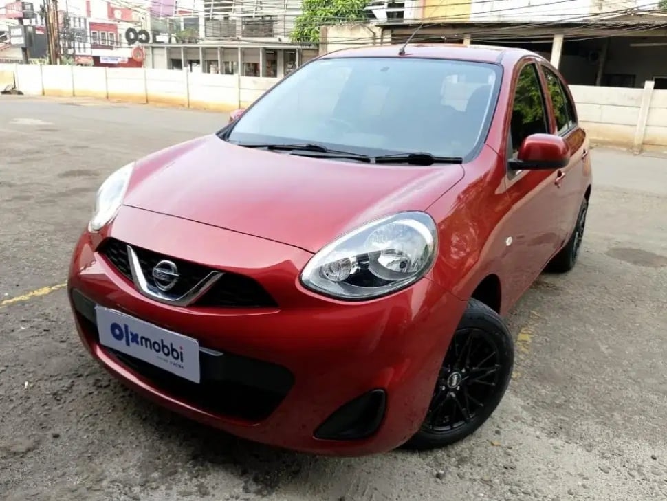 Nissan March (2011). (OLX)