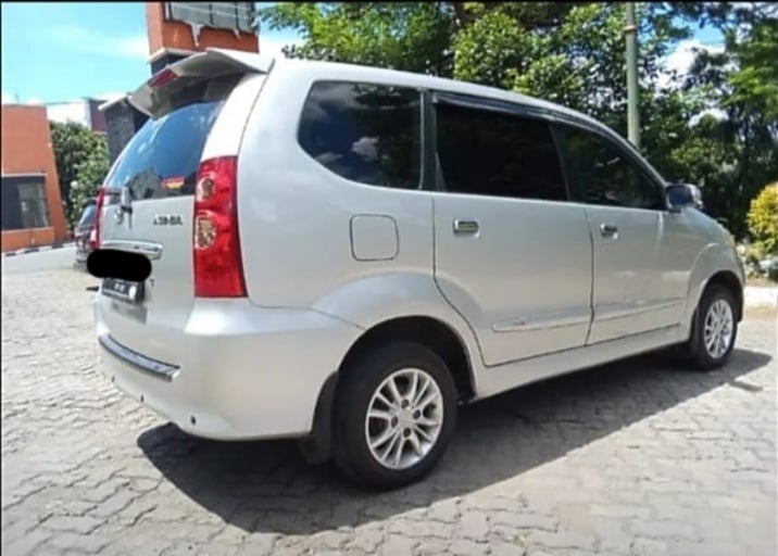 Daihatsu Xenia (2010). (OLX)