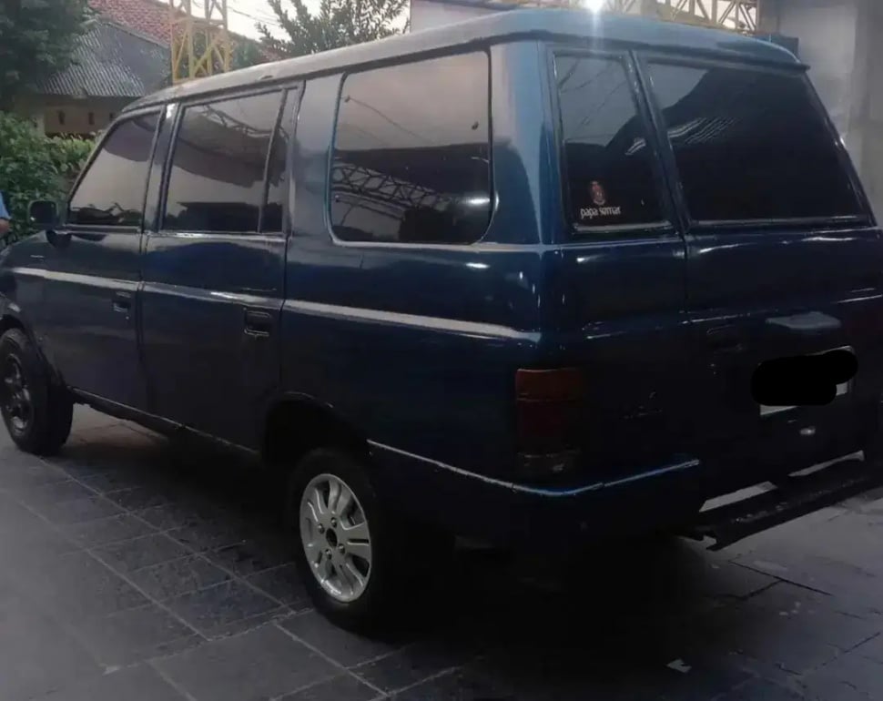 Isuzu Panther (1995). (OLX)