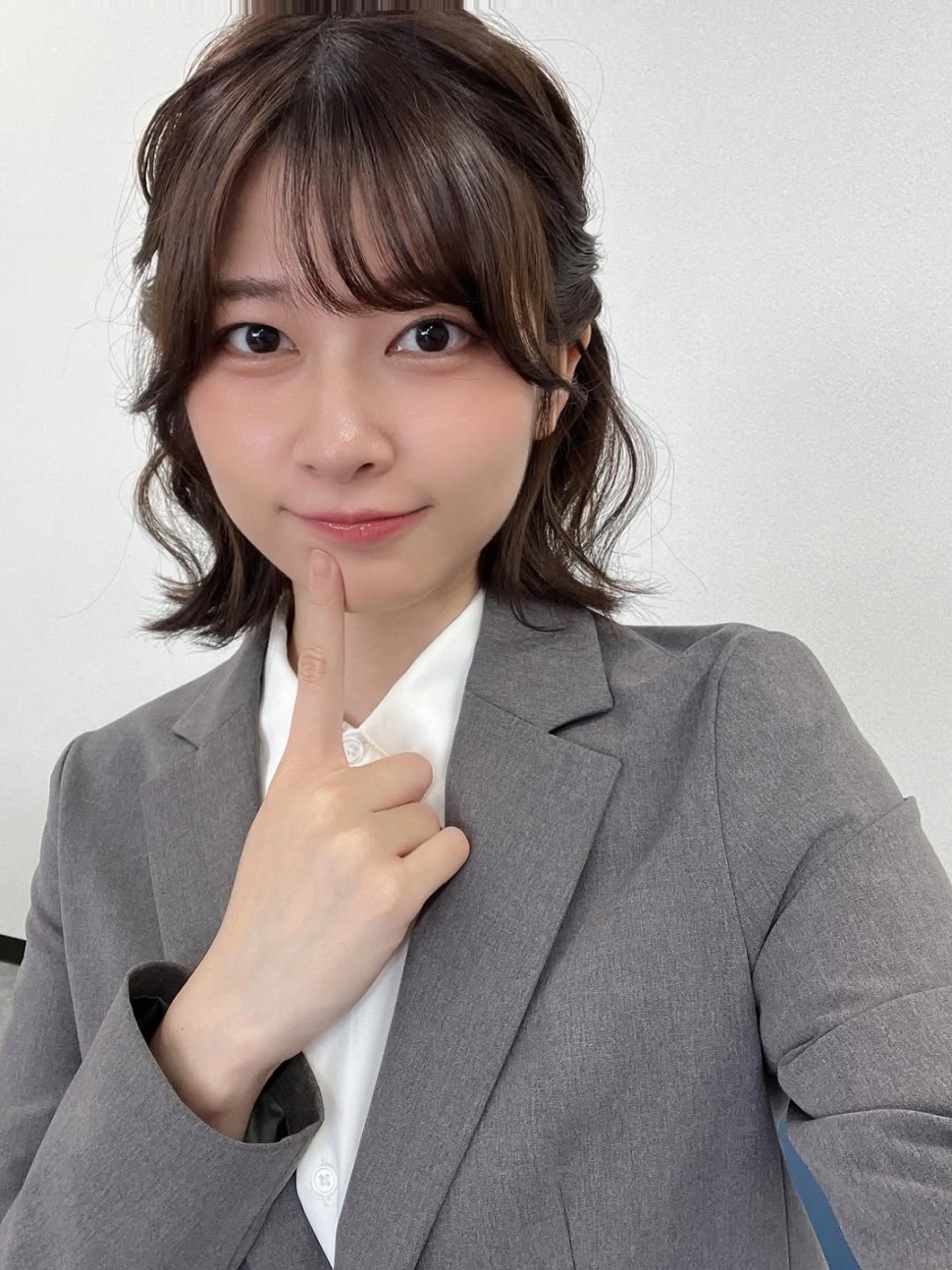 Kisah Saori Araki Mantan Idol yang Disangka Karyawan dan Jadi Meme Global (Instagram)