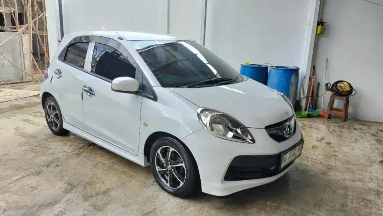 Mobil bekas Honda Brio. (OLX)