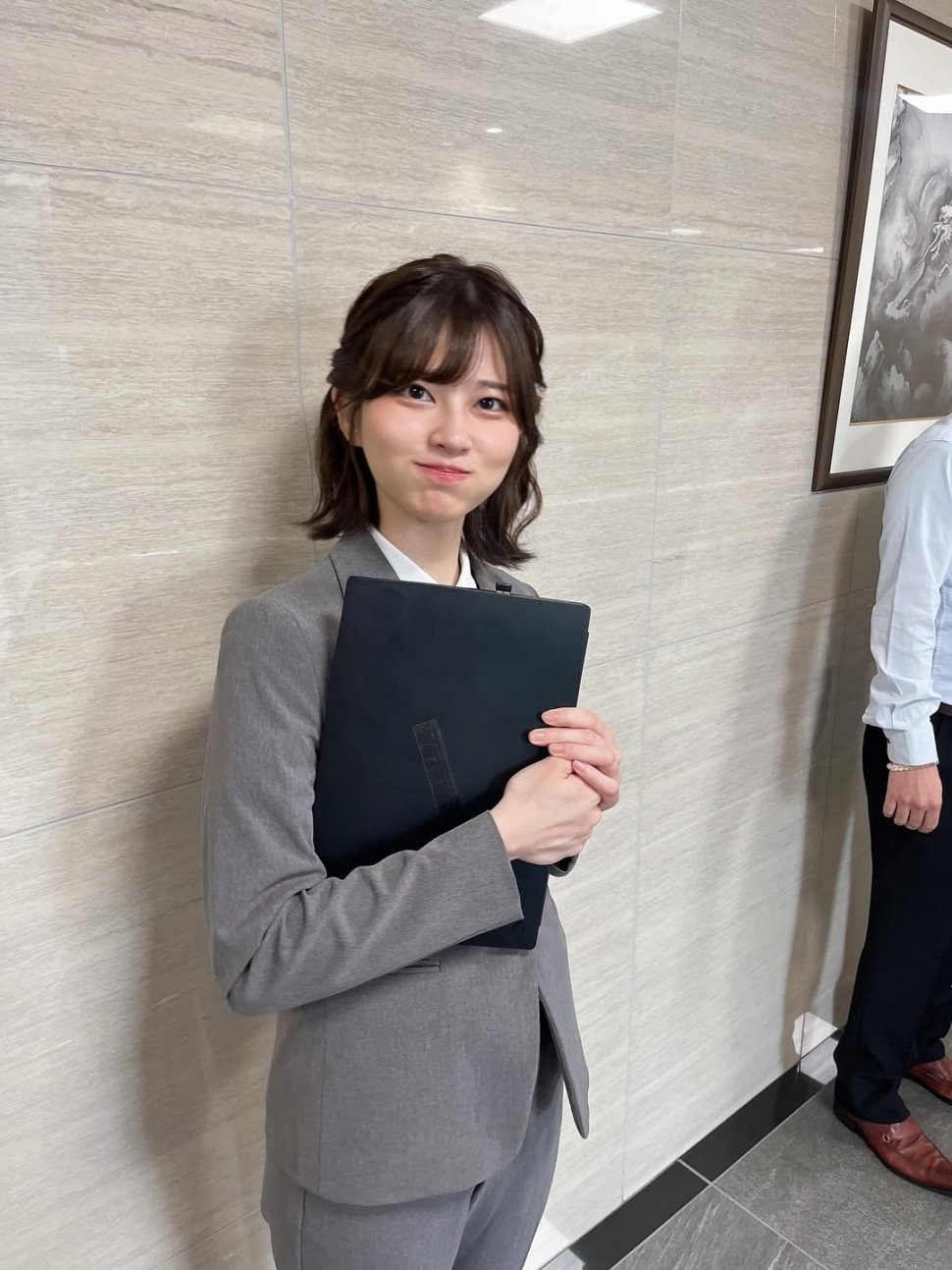 Kisah Saori Araki Mantan Idol yang Disangka Karyawan dan Jadi Meme Global (Instagram)