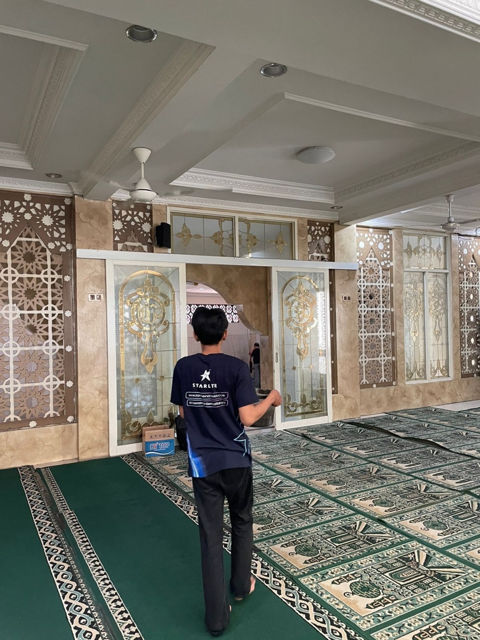 Intip Masjid Kekinian: Lebih Bersih, Karpet Di-Deep Cleaning, Internet Gratis 200 Mbps [Ist]