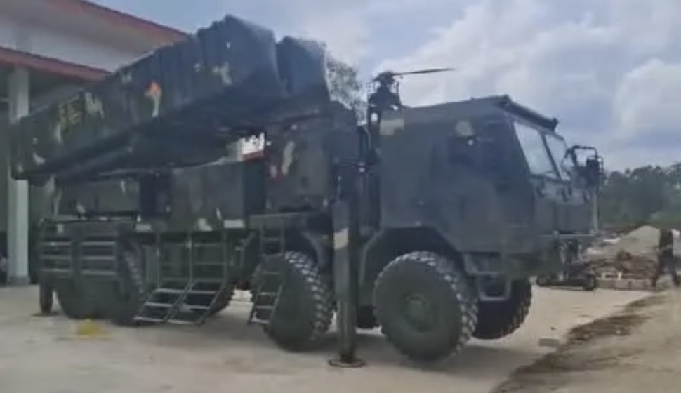 Rudal balistik taktis (ITBM) pertama milik TNI, KHAN ITBM-600, yang dipesan dari Turki dilaporkan telah tiba di tanah air. Rudal ini langsung ditempatkan di daerah perbatasan dengan Malaysia. [defencesecurityasia]