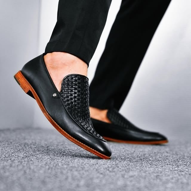 Merek sepatu lokal yang sering dikira brand luar negeri. 