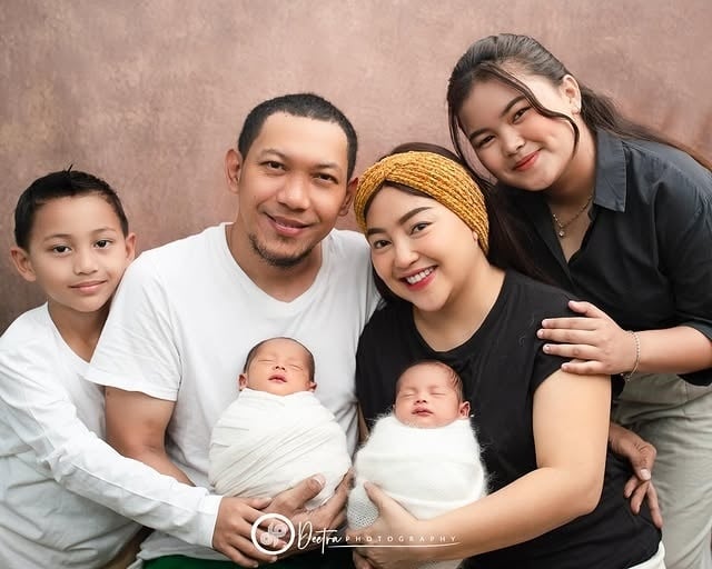 Potret keluarga Mpok Alpa. (Instagram/@nina_mpokalpa)