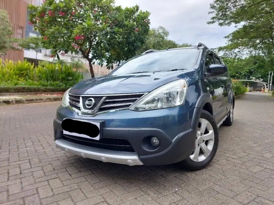 Nissan Grand Livina (2017). (OLX)