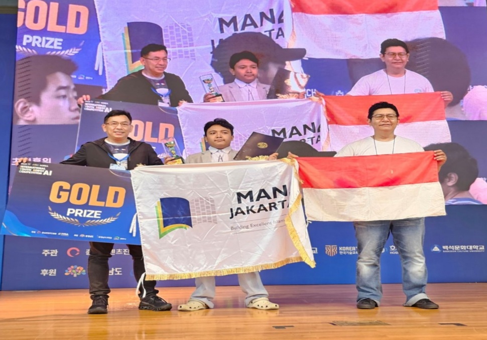 Fawaaz Amaar Abdul Mughni Kelas XI 13 merebut medali Gold pada katergori Coding Mission dengan tema “Save The Forest” (IST)