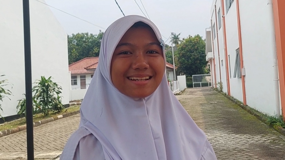 Aina Faida Azmi, siswi Sekolah Rakyat Menengah Pertama (SRMP) 6 Jakarta, Sentra Handayani. [Suara.com/Lilis] 