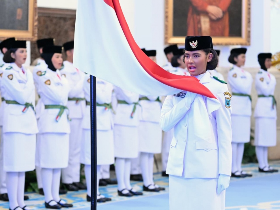 Sebanyak 76 pelajar dari 38 provinsi di seluruh Indonesia secara resmi dikukuhkan menjadi anggota Paskibraka nasional di Istana Kepresidenan, Jakarta, Sabtu (16/8/2025). [Foto: Biro Pers Istana]