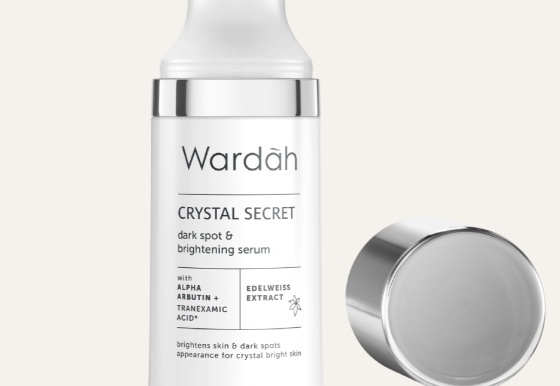 Wardah Crystal Secret Dark Spot & Brightening Serum.