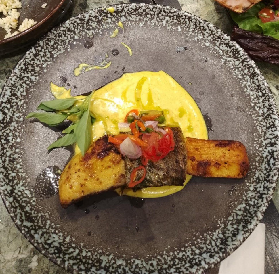 Ikan Bakar Kunyit Asam. (Suara.com/Vania)
