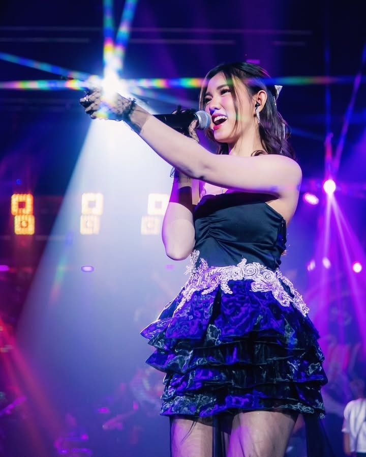 Leona Zhen, Penyanyi Dangdut (ig/leonazhen)