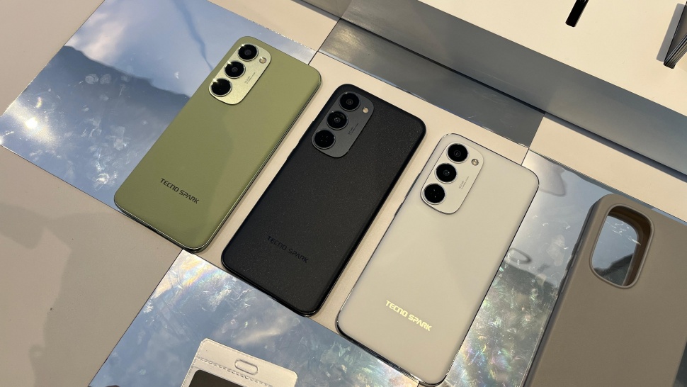 Tecno Spark 40 Pro Plus yang resmi diluncurkan ke Indonesia pada Kamis (21/8/2025). [Suara.com/Dicky Prastya]