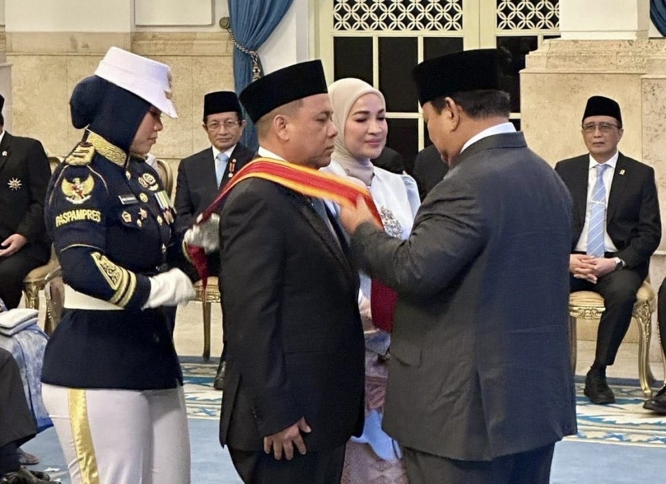 Pengusaha Haji Isam Raih Bintang Mahaputera dari Presiden RI Prabowo Subianto. [ist].