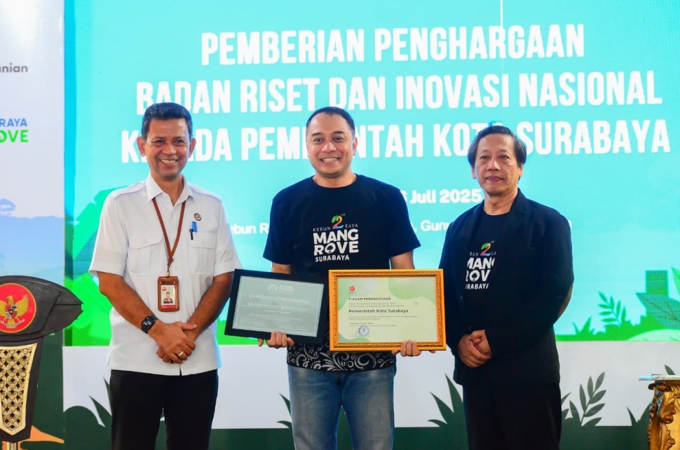 Pelepasan burung endemik kawasan di kawasan mangrove. (Dok: Pemkot Surabaya)