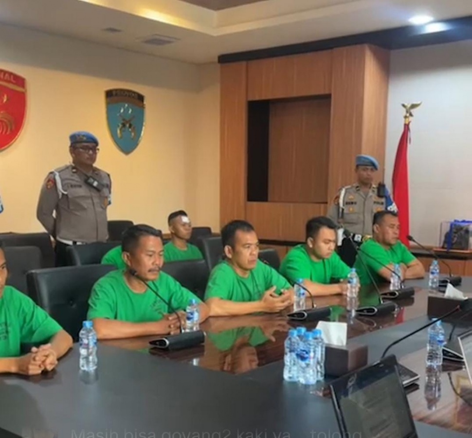 Inilah ketujuh anggota Brimob di dalam rantis yang melindas mati driver ojol, Affan Kurniawan. [Suara.com/Muhammad Yasir]