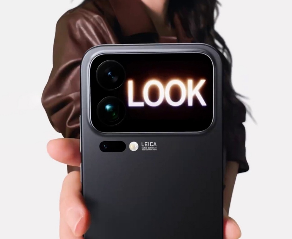 Layar sekunder pada Xiaomi 17 Pro. (Xiaomi)