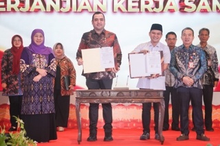 Misi Dagang dan Investasi yang dipimpin langsung oleh Gubernur Jawa Timur, Khofifah Indar Parawansa, di Galaxy Hotel Banjarmasin pada Rabu (17/9), berhasil membukukan transaksi luar biasa senilai Rp 1.661.131.683.000. (Dok: Pemprov Jatim)