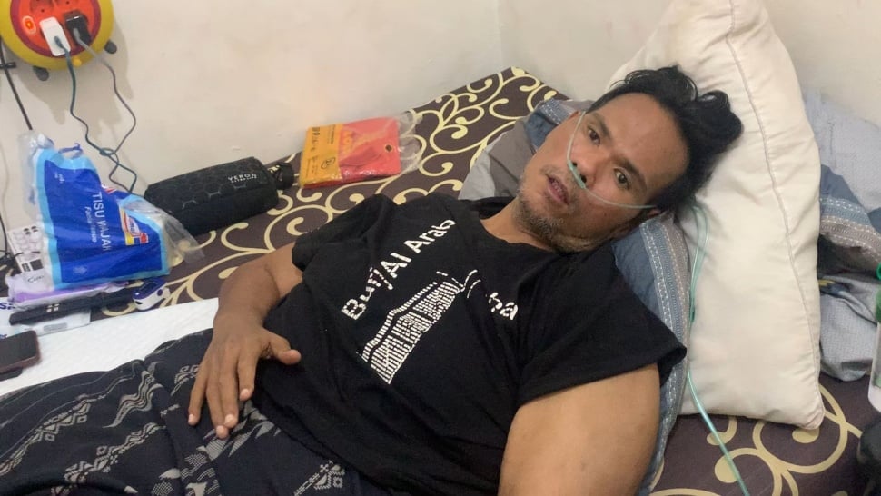 Kondisi terkini Fahmi Bo saat ditemui di kediamannya kawasan Kebon Jeruk, Jakarta Barat, Selasa, 23 September 2025. [Suara.com/Adiyoga Priyambodo]
