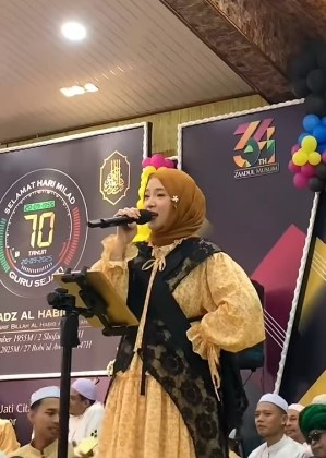 Potret perut buncit Nissa Sabyan [Instagram/nissa_sabyan]