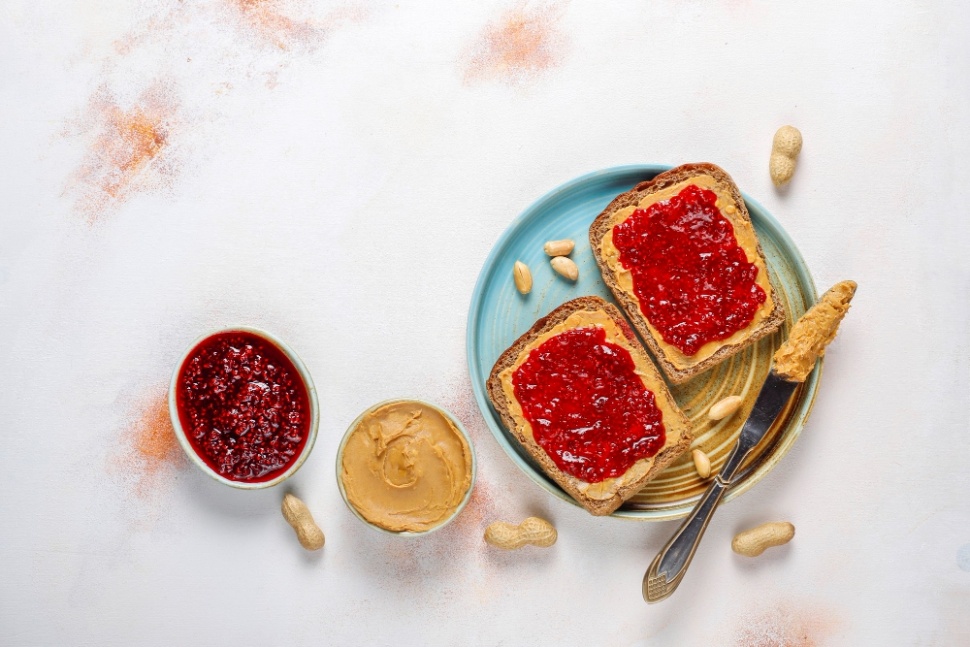 Sandwich selai kacang dan jeli - Makanan populer Amerika Serikat. (Freepik)